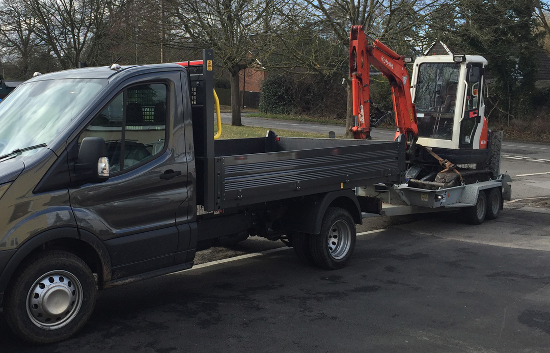 Digger hire with driver for small jobs Berkshire Hampshire Surrey