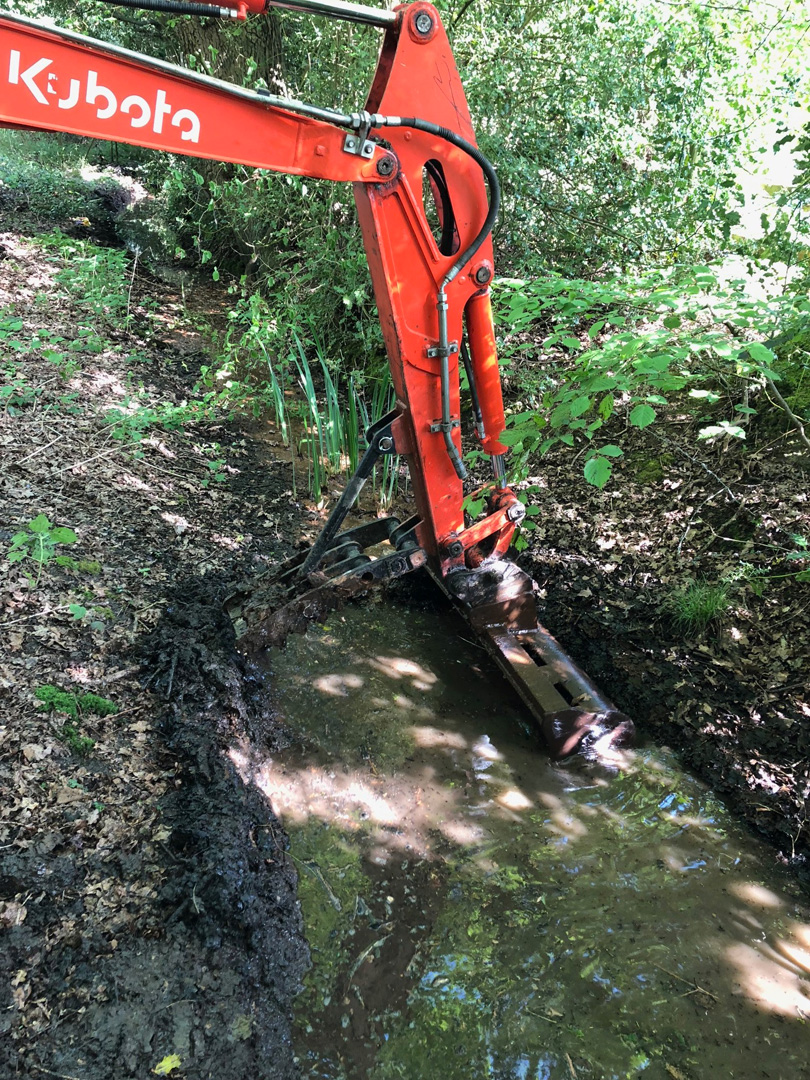Ditch clearing and ditching contractor Berkshire Hampshire Surrey