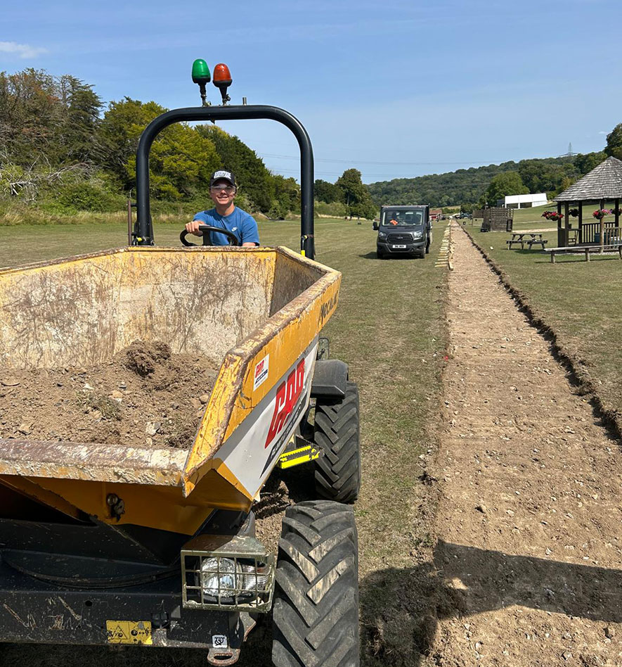Dumper hire with a driver in Berkshire, Hampshire, South Oxfordshire, and Surre