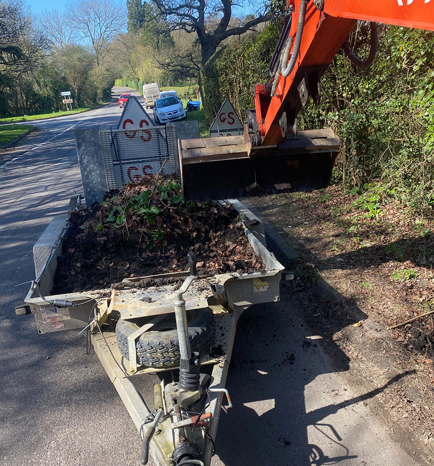 Mini Digger Hire with a driver in Berkshire, Hampshire, South Oxfordshire, and Surrey