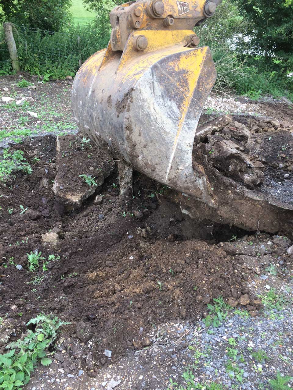 Site and land clearance Berkshire Hampshire Surrey - digger hire with driver for clearing land Berkshire Hampshire Surrey